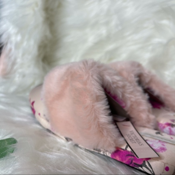 Victoria’s Secret Slippers Pink Faux Fur with Gift Bag 💕 - Picture 5 of 13